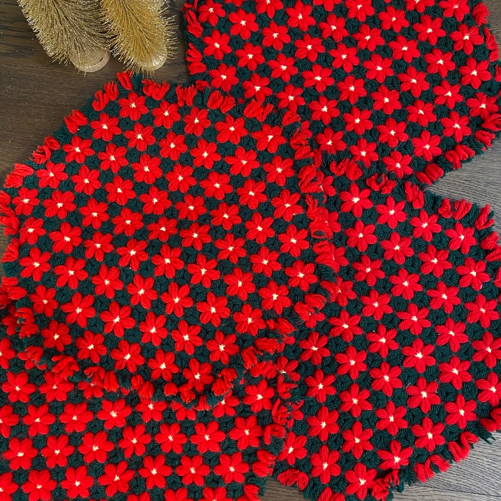 Vintage Christmas Poinsettia Flower Table Placemats, Crocheted Food Trivets